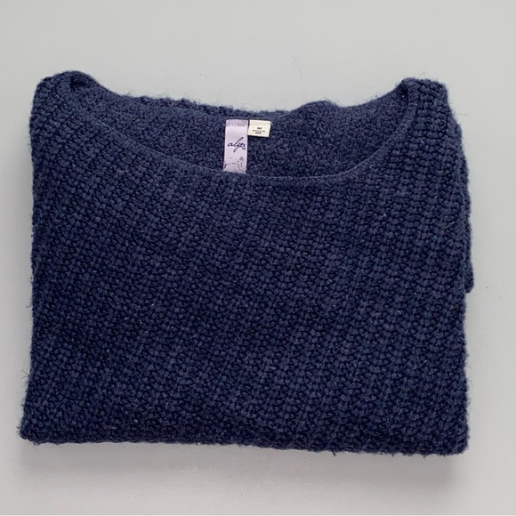 Francesca's Collections Deep Blue Crew Neck Sweater - Picture 3 of 8